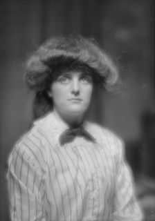 Scott, Beatrice, Miss, portrait photograph, 1912 May 3. Creator: Arnold Genthe