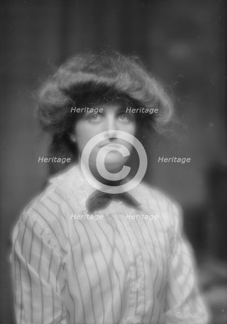 Scott, Beatrice, Miss, portrait photograph, 1912 May 3. Creator: Arnold Genthe.