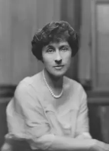 Scott, Louise, Miss, portrait photograph, 1916. Creator: Arnold Genthe