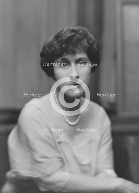 Scott, Louise, Miss, portrait photograph, 1916. Creator: Arnold Genthe.