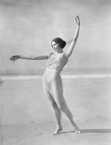 Severn, Margaret, Miss, 1920 May 21. Creator: Arnold Genthe