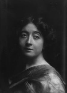 Seward, Bertha W., Miss, portrait photograph, 1912 Nov. 19. Creator: Arnold Genthe