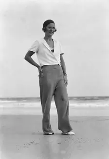 Sexton, Mrs., at the beach, 1932 July 10. Creator: Arnold Genthe