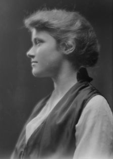 Seymour, Clara, Miss, portrait photograph, 1915 Jan. 9. Creator: Arnold Genthe