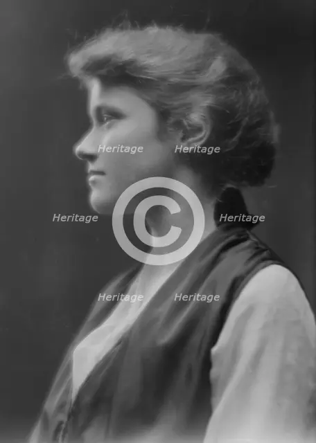 Seymour, Clara, Miss, portrait photograph, 1915 Jan. 9. Creator: Arnold Genthe.