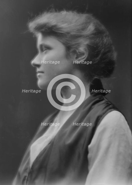 Seymour, Clara, Miss, portrait photograph, 1915 Jan. 9. Creator: Arnold Genthe.