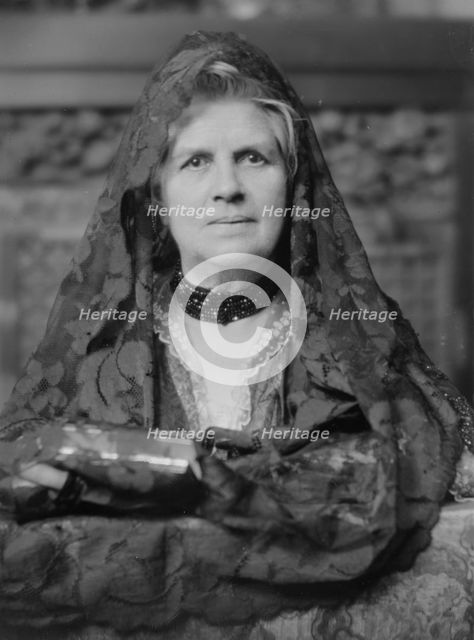 Seymour, Mrs., aunt of, portrait photograph, 1916. Creator: Arnold Genthe.