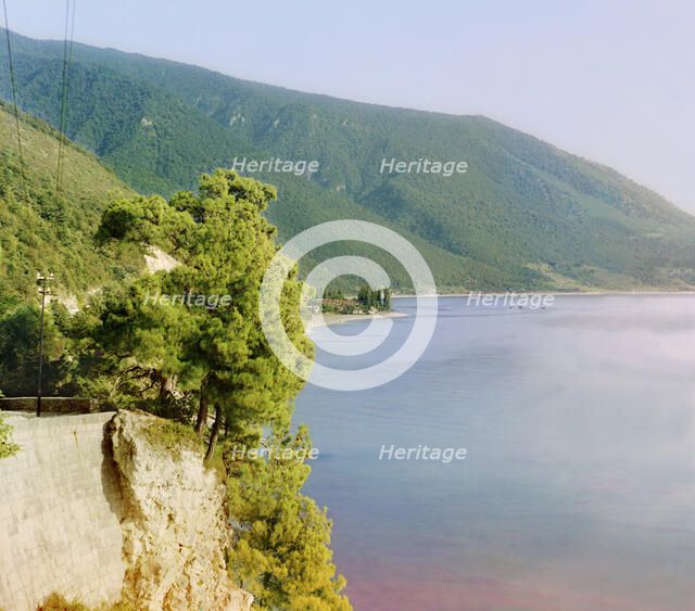 Sea coast at Gagra (toward Adler), between 1905 and 1915. Creator: Sergey Mikhaylovich Prokudin-Gorsky.