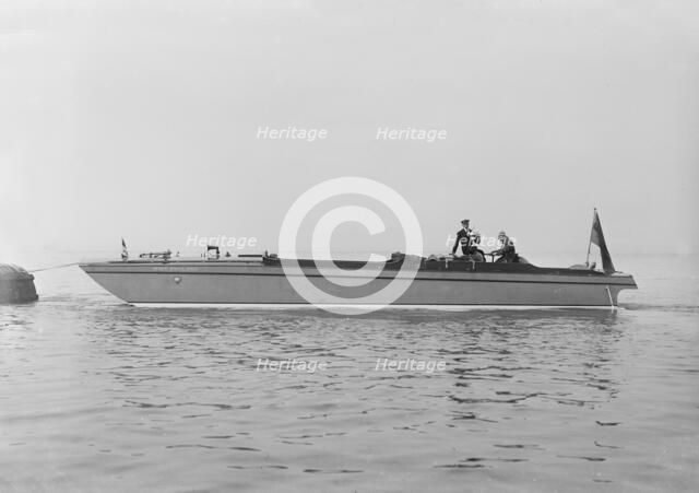 Sea sled 'Miss England' at mooring, 1922. Creator: Kirk & Sons of Cowes.
