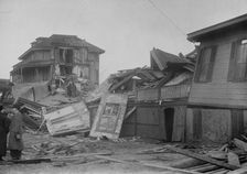 Seabright - storm damage - Octagon Hotel, 1914. Creator: Bain News Service