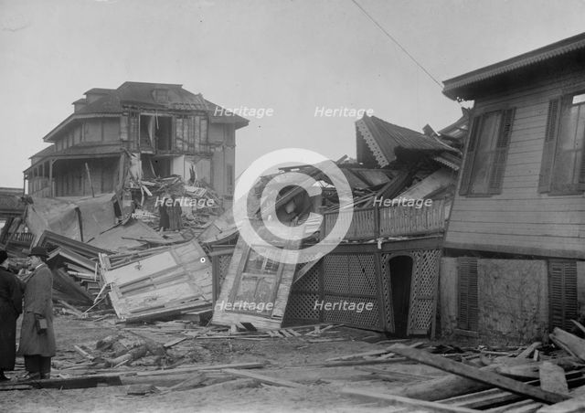 Seabright - storm damage - Octagon Hotel, 1914. Creator: Bain News Service.