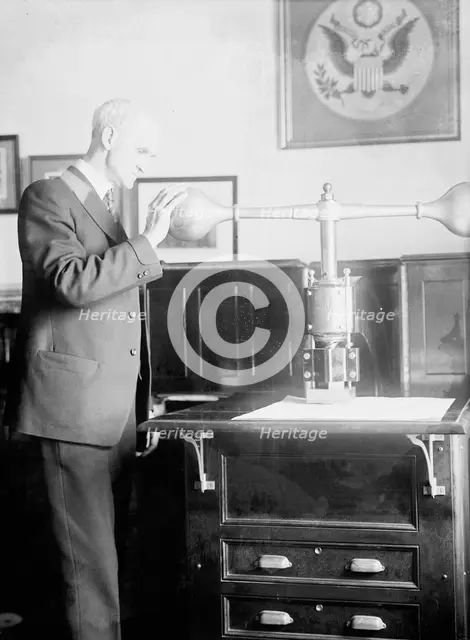 Seal of The United States at State Department, 1914. Creator: Harris & Ewing.