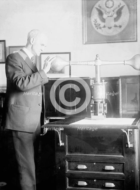 Seal of The United States at State Department, 1914. Creator: Harris & Ewing.