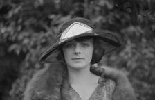 Sears, Marion, Miss, portrait photograph, 1921 Aug. 21. Creator: Arnold Genthe
