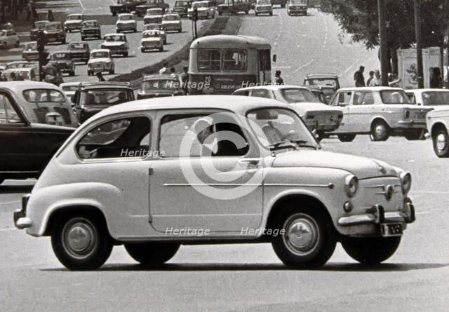 Seat 600 circulating by the Alcala street, 1972.