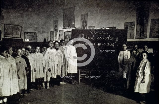 Second Republic (1931 - 1939), public schools, students of the schools created by the Republican …