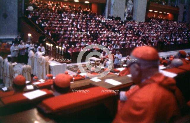 Second Vatican Council, Pope Paul VI attending mass during a session of the Ecumenical Council.