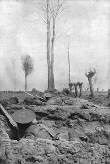Seconde bataille d'Ypres; Dans le secteur Anglais: les King's Liverpools en premiere ligne 1915. Creator: Unknown