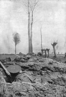 Seconde bataille d'Ypres; Dans le secteur Anglais: les King's Liverpools en premiere ligne 1915. Creator: Unknown
