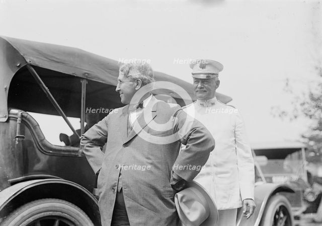 Secy Garrison - Gen. Leggett [i.e., Liggett], 1913. Creator: Bain News Service.