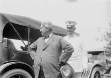 Secy Garrison - Gen. Leggett [i.e., Liggett], 1913. Creator: Bain News Service