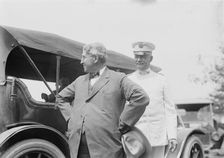 Secy Garrison - Gen. Leggett [i.e., Liggett], 1913. Creator: Bain News Service