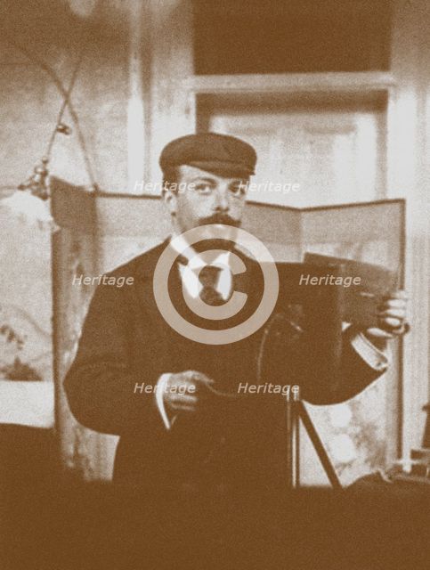 Self-portrait Artist: Veyre, Gabriel (1871-1936)
