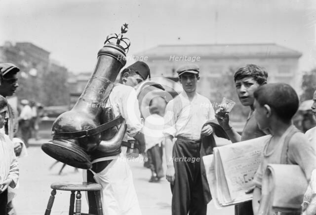 Selling cool drinks in Syrian Quarter, between c1910 and c1915. Creator: Bain News Service.
