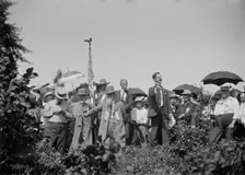 Sen. Moore of Penn. speaking at reunion - Bloody Angle - Gettysburg, 1913. Creator: Bain News Service