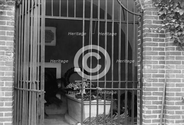 Serbian Mission To The U.S. at Washington's Tomb, Mount Vernon, 1918. Creator: Harris & Ewing.