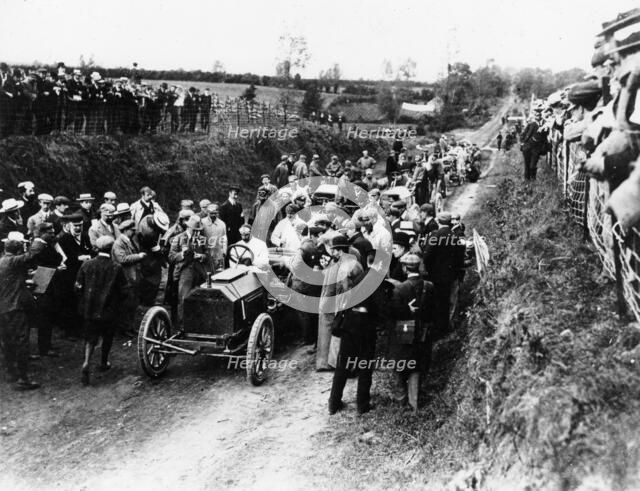 SF Edge in a Napier, 1903 Gordon Bennett race. Artist: Unknown