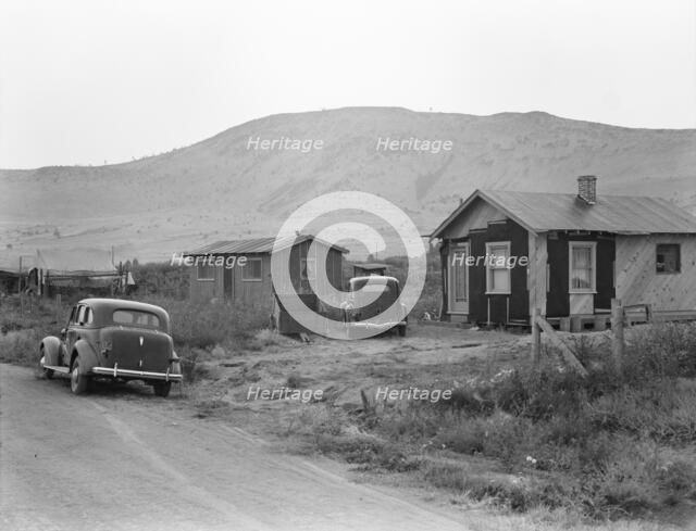 Shacktown in Altamont district, near Klamath Falls, Klamath County, Oregon, 1939. Creator: Dorothea Lange.