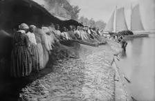 Shad fishing -- fishers and catch, 1915. Creator: Bain News Service