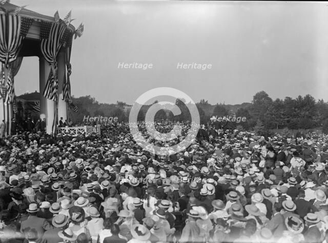 Shadow Lawn, Nj. - Summer White House, Notification Ceremonies, Crowd On Lawn, 1916. Creator: Harris & Ewing.