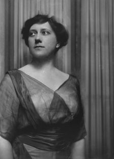 Shanklin, S., Miss, portrait photograph, 1915 May 11. Creator: Arnold Genthe