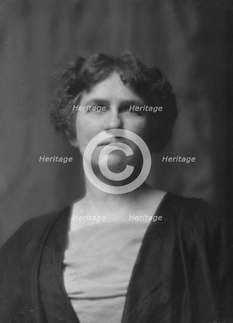 Sharpsten, A., Mrs., portrait photograph, 1912 Apr. 22. Creator: Arnold Genthe.