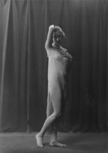 Shelling, Miss, 1917 or 1918. Creator: Arnold Genthe