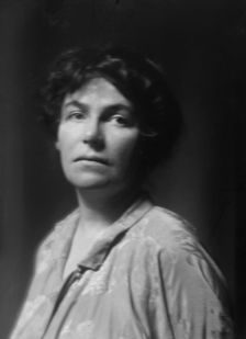 Shelton, Mrs., portrait photograph, 1913 July 17. Creator: Arnold Genthe