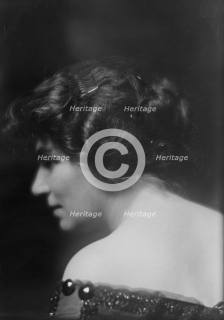 Shelton, Mrs., portrait photograph, 1913 July 17. Creator: Arnold Genthe.