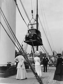Shipping a car onto the Queen 1909