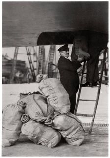 Shipping the post, Zeppelin LZ 127 Graf Zeppelin 1933