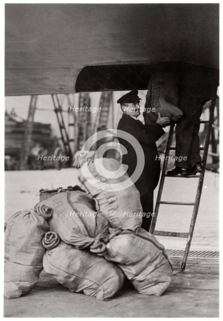 Shipping the post, Zeppelin LZ 127 'Graf Zeppelin', 1933. Artist: Unknown