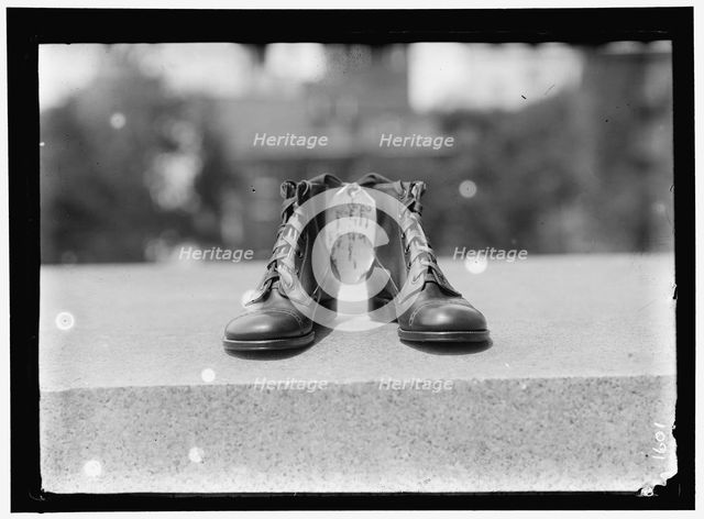 Shoes, between 1909 and 1914. Creator: Harris & Ewing.