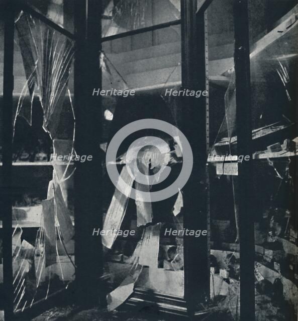 'Show cases in the Natural History Museum', 1941. Artist: Cecil Beaton.