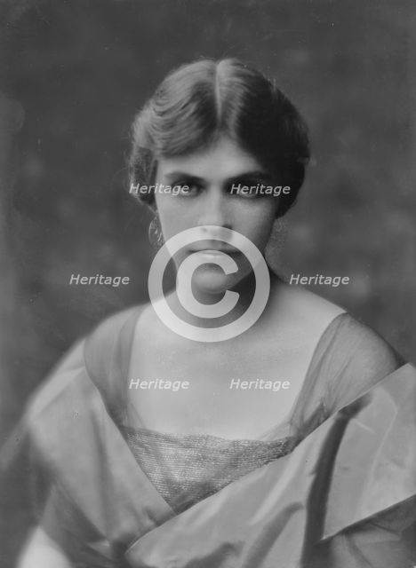 Sibley, A., Miss (Mrs. O'Donnell Iselin), portrait photograph, 1916 June 28. Creator: Arnold Genthe.