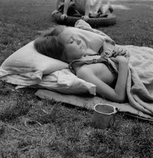 Sick migrant child, Washington, Yakima Valley, Toppenish, 1939. Creator: Dorothea Lange