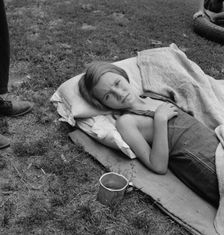 Sick migrant child, Washington, Yakima Valley, Toppenish, 1939. Creator: Dorothea Lange