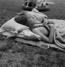 Sick migrant child, Washington, Yakima Valley, Toppenish, 1939. Creator: Dorothea Lange