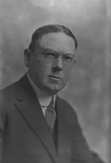 Siddall, J.M., Mr., portrait photograph, 1916 Mar. 23. Creator: Arnold Genthe