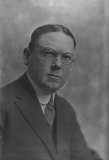Siddall, J.M., Mr., portrait photograph, 1916 Mar. 23. Creator: Arnold Genthe